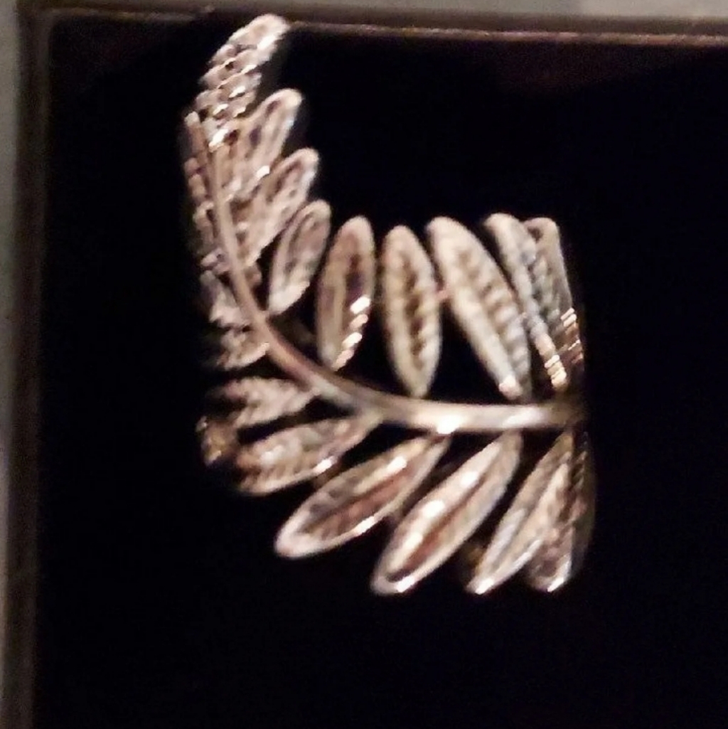 4/$20 Leaf Ring